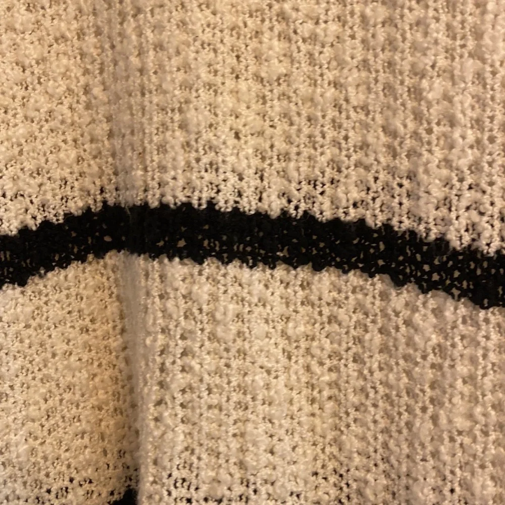 Altered State Ivory and Navy Lightweight Sweater with Open Cable Detail sz M - Picture 4 of 5